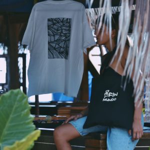 Playera Oversize Líneas Modernas
